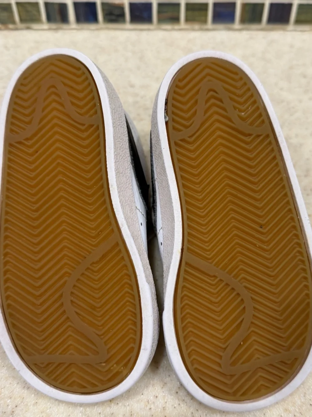 Nike uppers toe